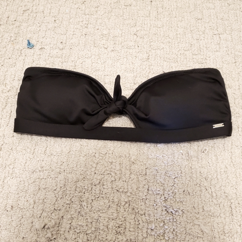 Black strapless bathingsuit top